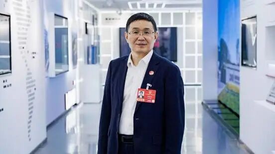 全国人大代表、隆基绿能董事长钟宝申：以技术质量标准为抓手，规范光伏行业竞争秩序丨两会声音
