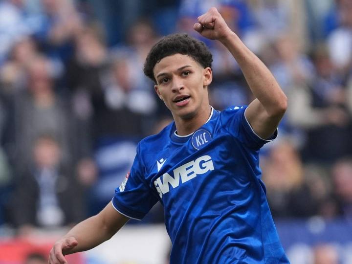  现场球探云集德乙赛场；19岁费尔哈特闪耀，拜仁目光已锁定。 体育新闻