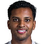  罗德里戈膝盖伤势复杂，前交叉韧带断裂伴半月板损伤；手术时机需谨慎等待，皇马全力守护未来。 体育新闻