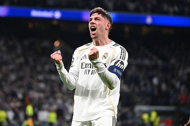  乌拉圭中场崛起；巴尔韦德欧冠戴帽创历史；皇马主场强势压制曼城。 体育新闻 乌拉圭中场崛起；巴尔韦德欧冠戴帽创历史；皇马主场强势压制曼城。 体育新闻