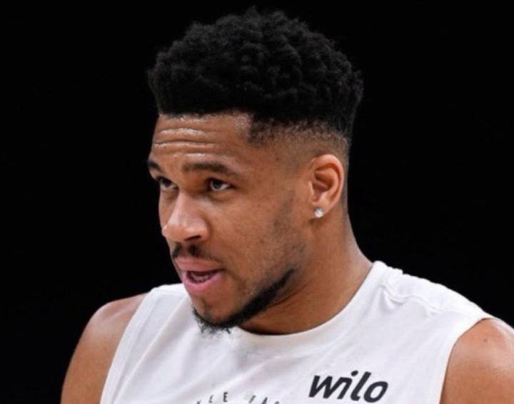  雄鹿队与字母哥意见分歧；受伤后复出计划引发内部讨论。 体育新闻 雄鹿队与字母哥意见分歧；受伤后复出计划引发内部讨论。 体育新闻