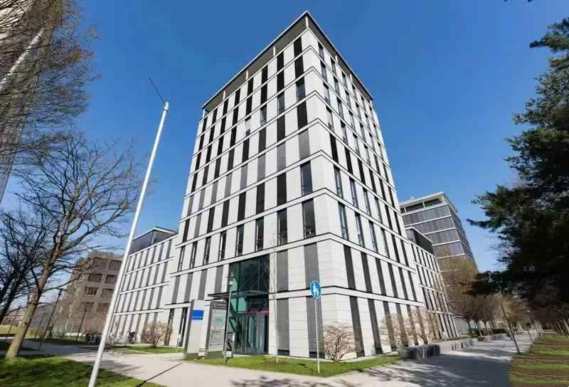  小米汽车签约国内三大顶级赛事；成品油价格实施临时调控；零跑欧洲创新中心慕尼黑开业。 汽车科技