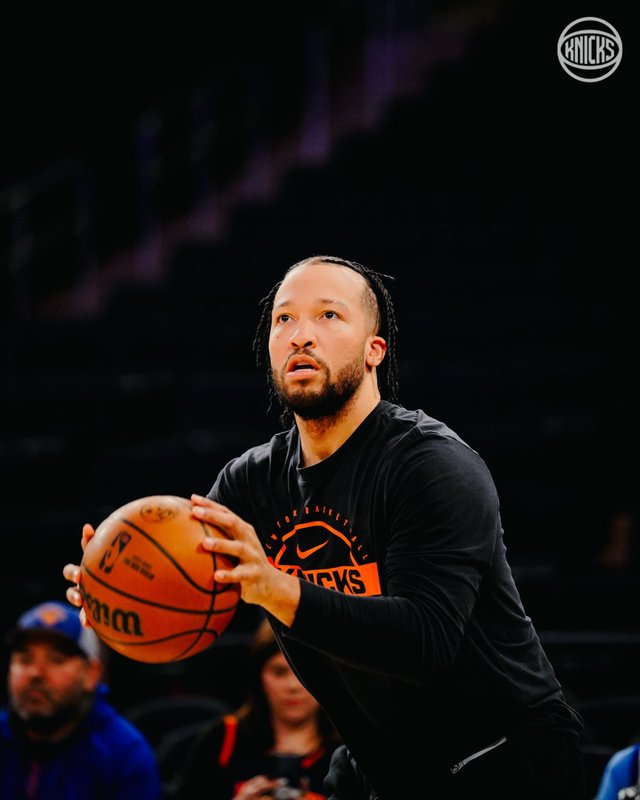  高效得分与节奏掌控：尼克斯决胜时刻的心理博弈机制分析 体育新闻