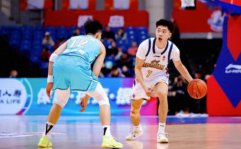  【深度分析】职业球员合同纠纷与转会机制解析 体育新闻 【深度分析】职业球员合同纠纷与转会机制解析 体育新闻