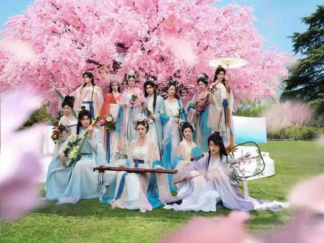  文化焦虑下的品牌突围：花西子如何通过重构花朝节实现长效增长 企业服务