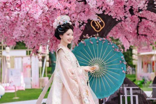  文化焦虑下的品牌突围：花西子如何通过重构花朝节实现长效增长 企业服务