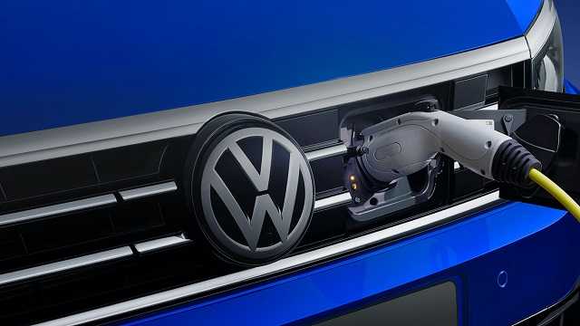  「技术拆解」欧阳明高院士深度解析：固态电池产业化三步走与消费决策窗口 汽车科技